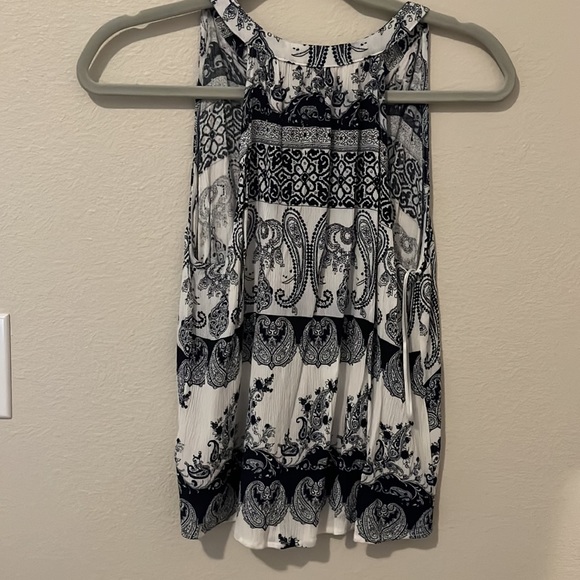 Top - Picture 2 of 3